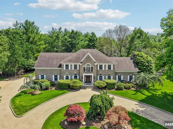 41 Sunflower Dr, Upper Saddle River, NJ 07458