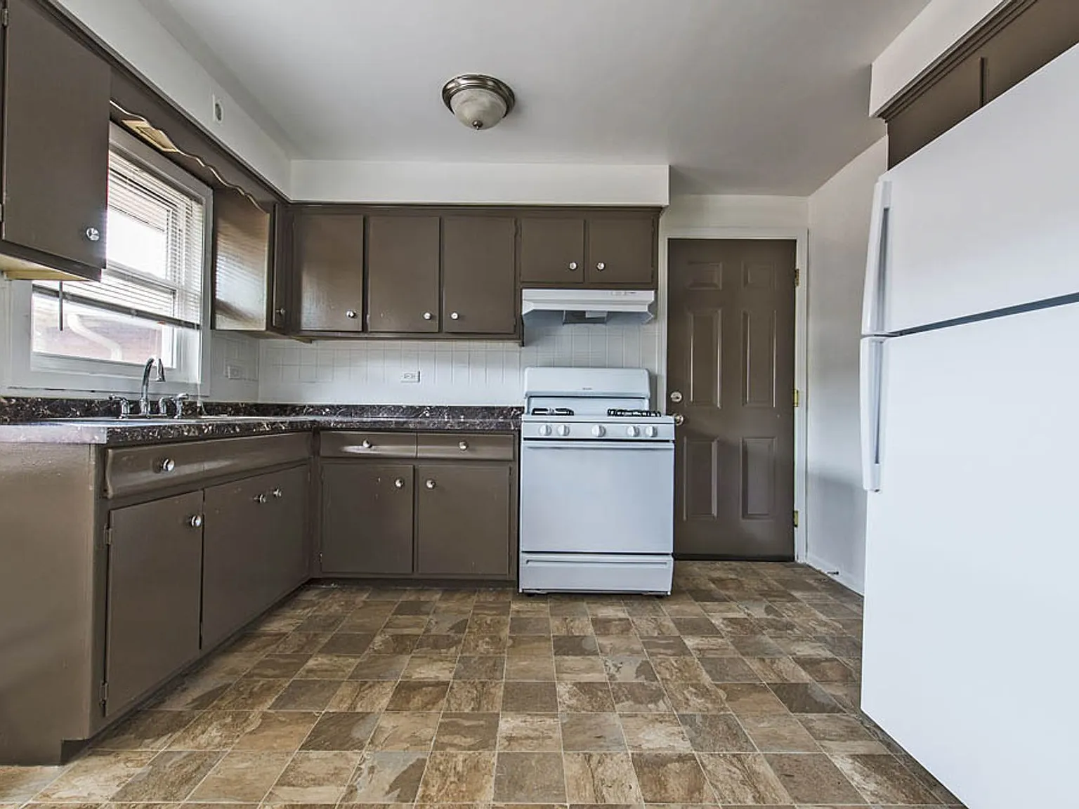 14123 S Tracy — Photo 4