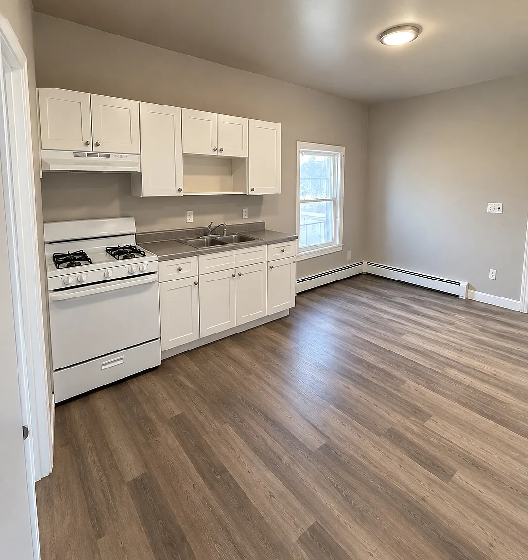 3 bed, 1.5 bath, $2,045 — Photo 3