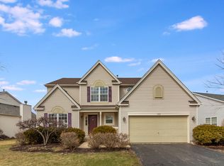 909 Wilkinson Ln, North Aurora, IL 60542