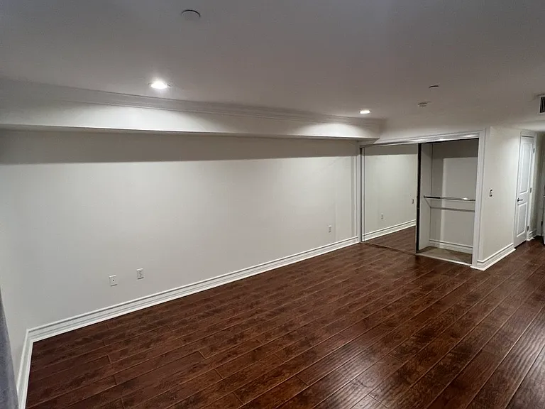1621 Barry Ave #301 — Photo 9