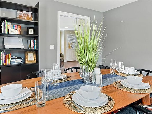 3rd image of 39 Truesdale Dr