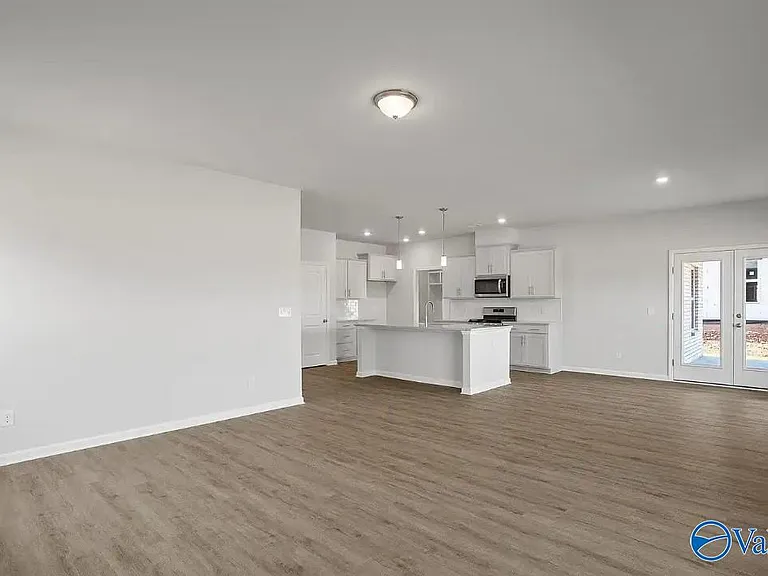 408 Tracer St — Photo 3