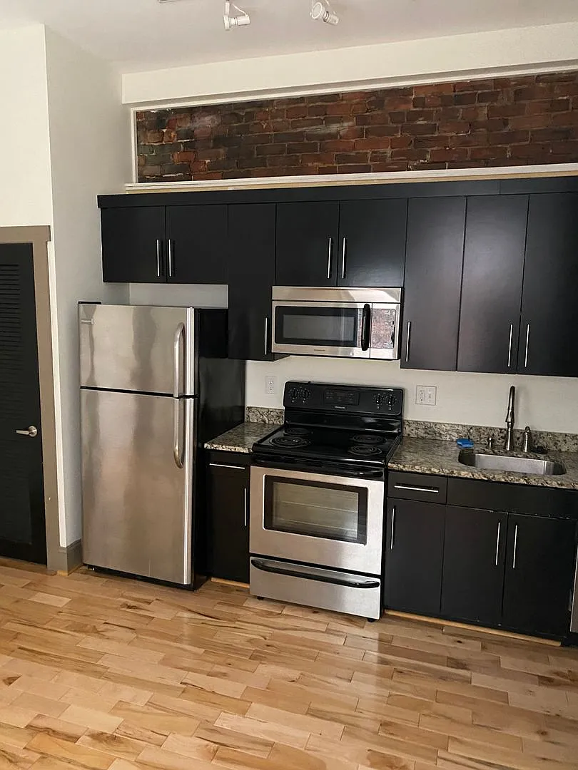 217 E Grace St — Photo 4