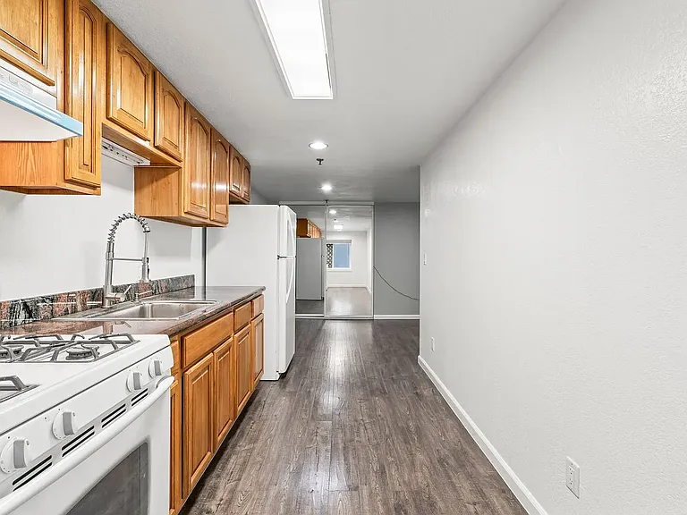 230 Guerrero St #B — Photo 7