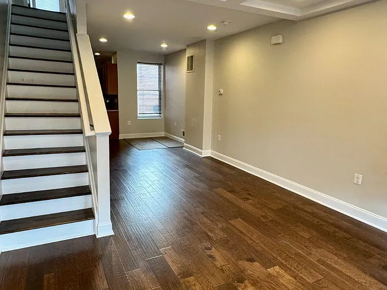 2705 E Biddle St — Photo 5