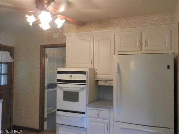 3rd image of 900 Colony Dr
