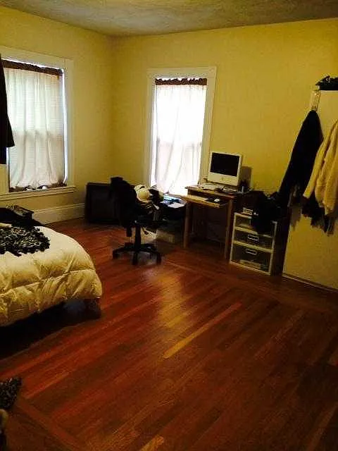 4 bed, $4,000 — Photo 2