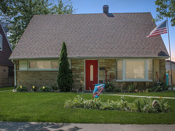 2nd image of 17054 Oakwood Ave