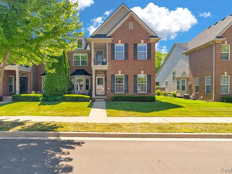 42682 Park Crescent Dr — Photo 2