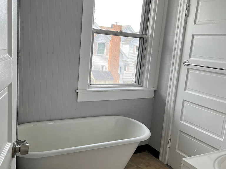 103 3rd St #2-R — Photo 4