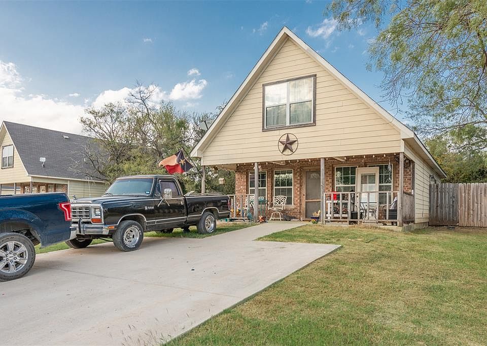 2nd image of 10914 Shady Oaks Dr