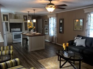 9 Menlo Park Dr, Belleville, MI 48111