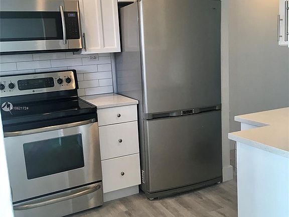 3rd image of 805 W Oakland Park Blvd APT E11