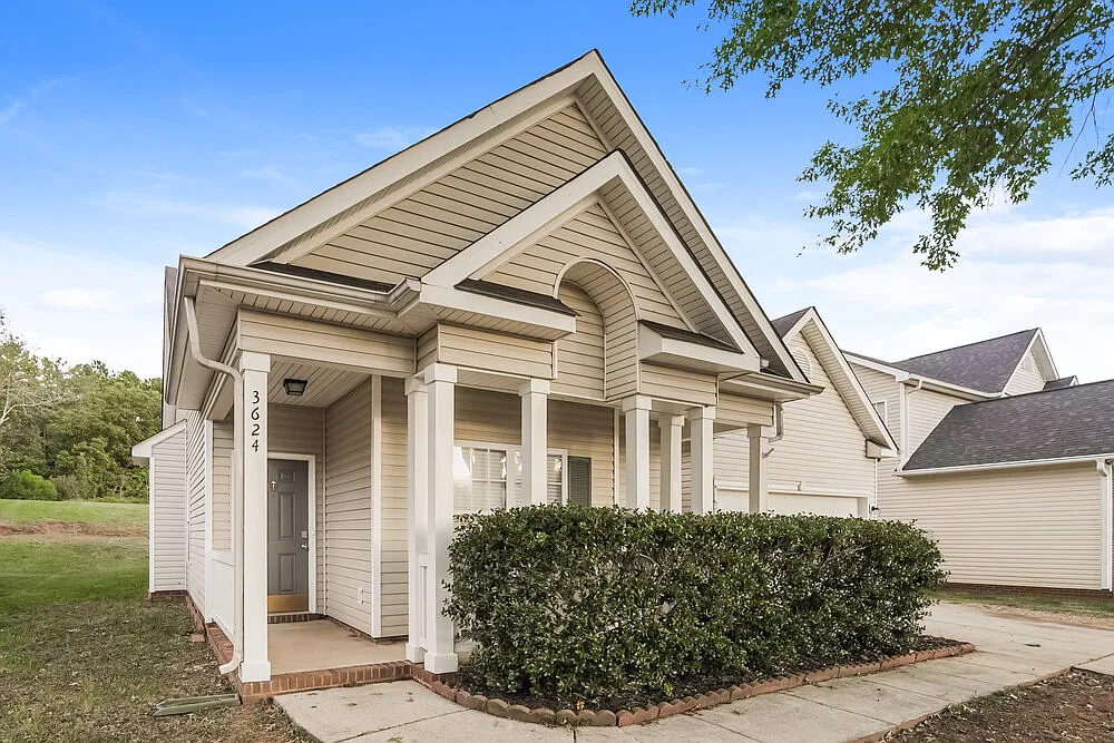 3 bed, 2.0 bath, 1585 sqft, $1,980 — Photo 3