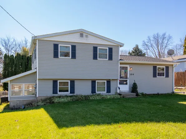 104 Alden Ln, East Leroy, MI 49051