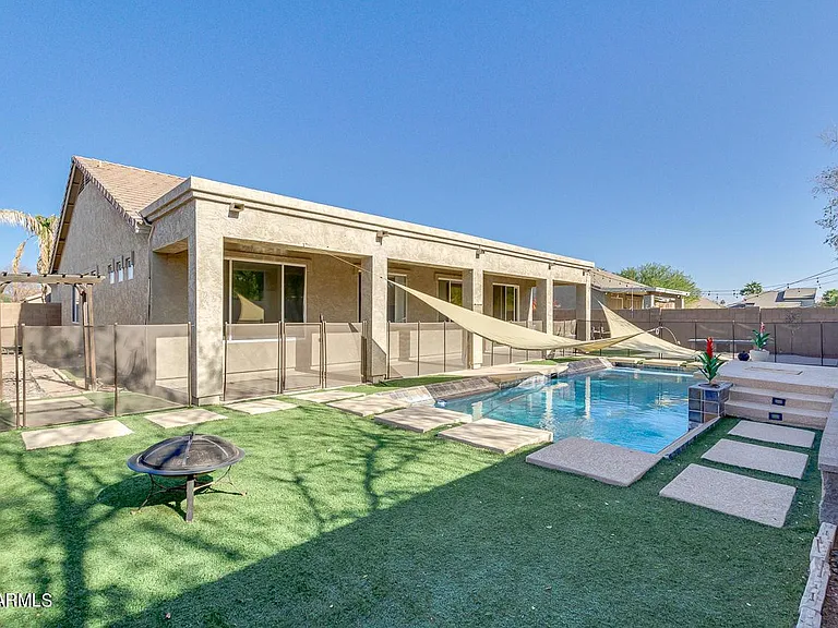 155 E Liberty Ln — Photo 32