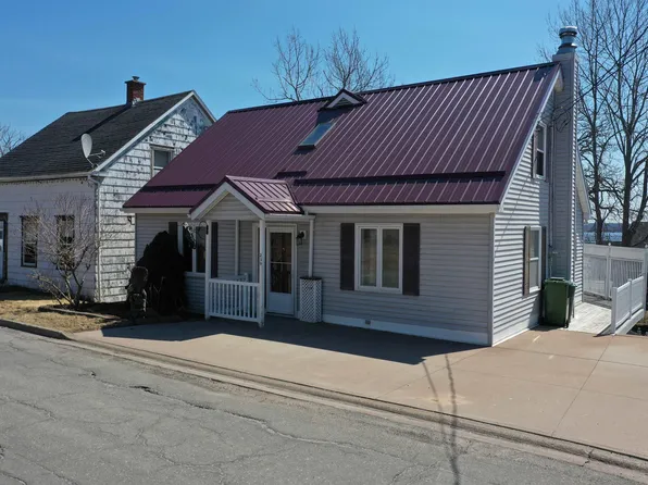 239 High St, Pictou, NS B0K 1H0