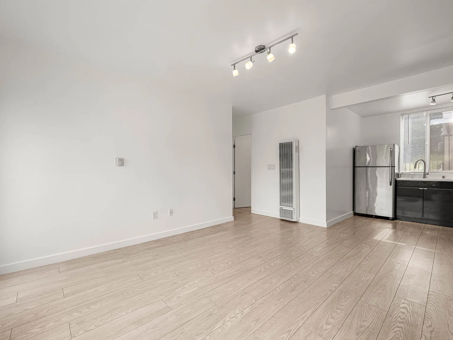 4018 Monroe St — Photo 4