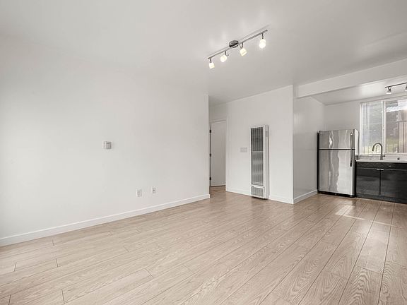 4th image of 4018 Monroe St #4022-50