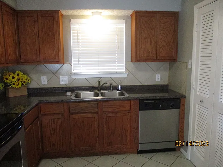 3700 Dauphine Ct — Photo 11