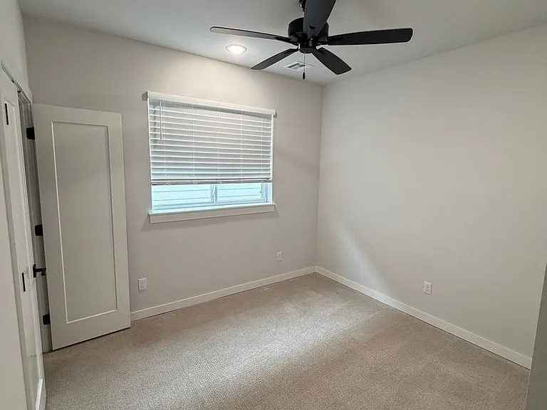 513 W Dallas St — Photo 61