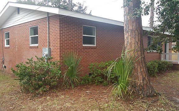 3rd image of 3241 Rosewood Ave