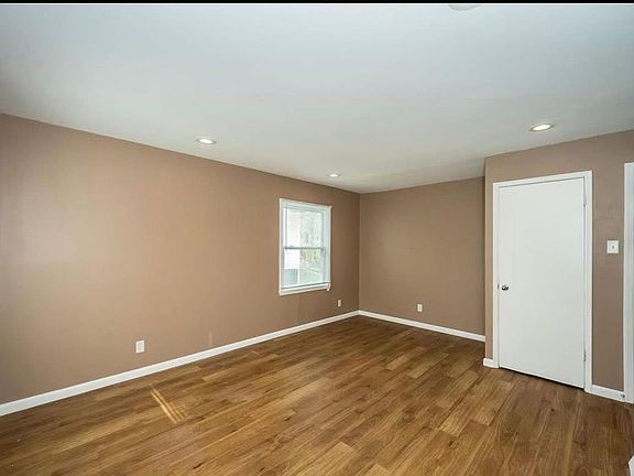 3rd image of 325 Caithness Rd