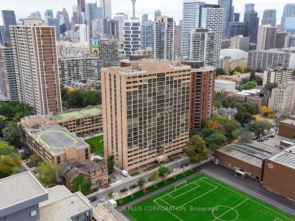 15 Maitland Pl #204, Toronto, ON M4Y 2X3