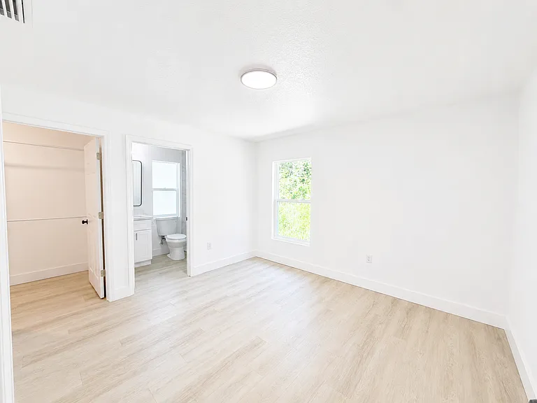 14981 SW 20th Pl — Photo 10