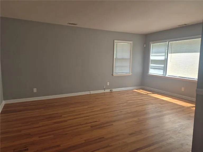 547 Westmeath Dr SW — Photo 5