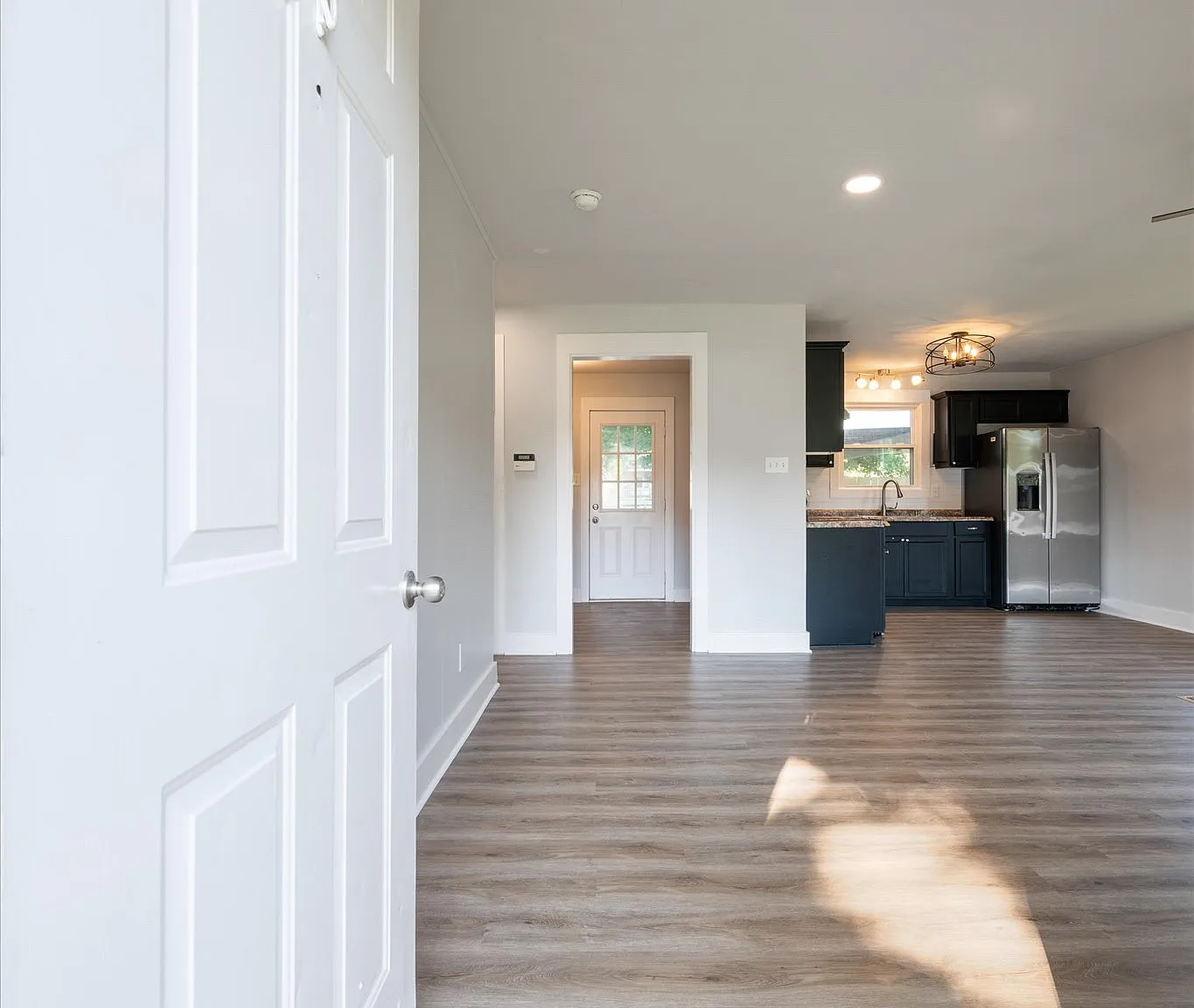 3 bed, 1125 sqft, $1,675 — Photo 2