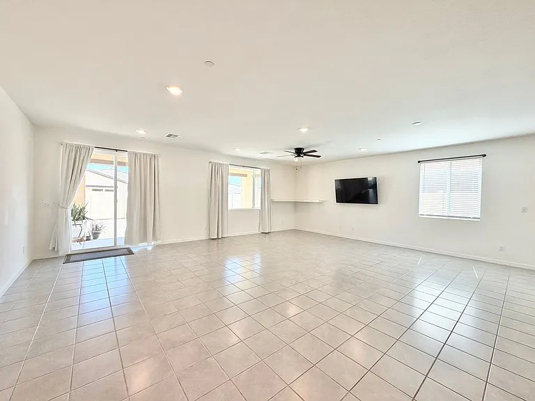 11596 S Crescent St — Photo 9