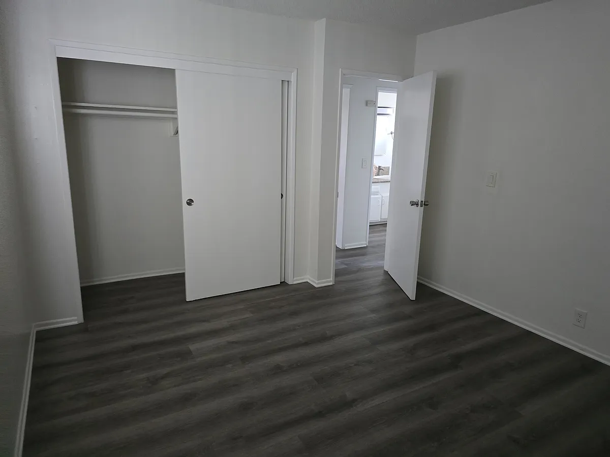 Building Photo - 9641 Maureen Dr #5