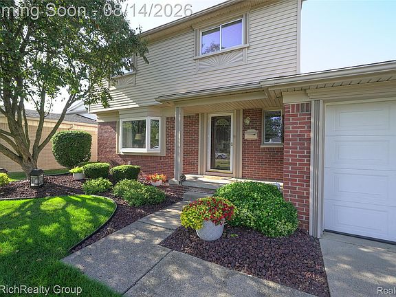 2nd image of 27328 Lawrence Dr