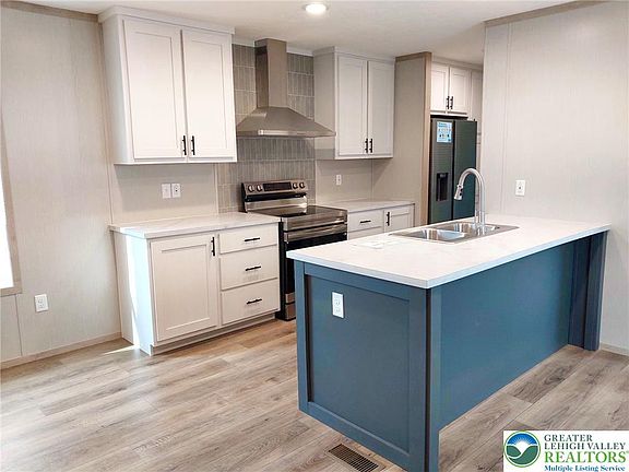 2nd image of 11 Woodland Ln