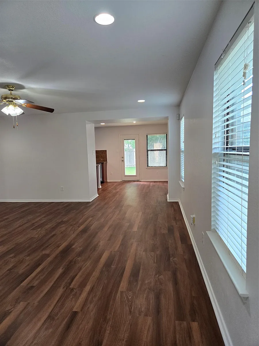 Building Photo - 1124 Hyde Park Dr