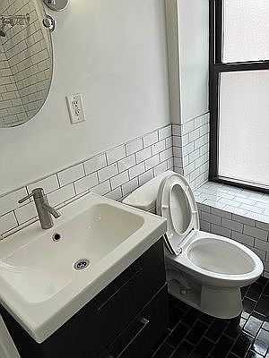 4th image of 1403 2nd Ave #3C