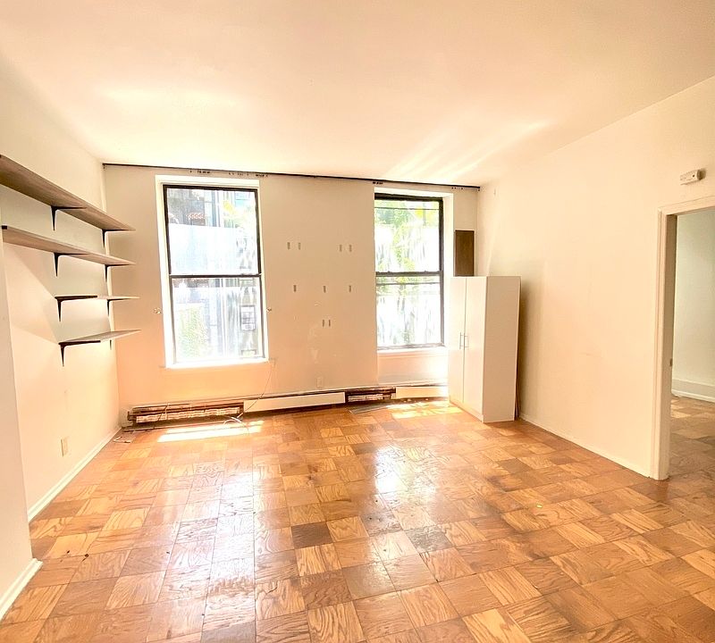 1st image of 264 E 10th St APT 3