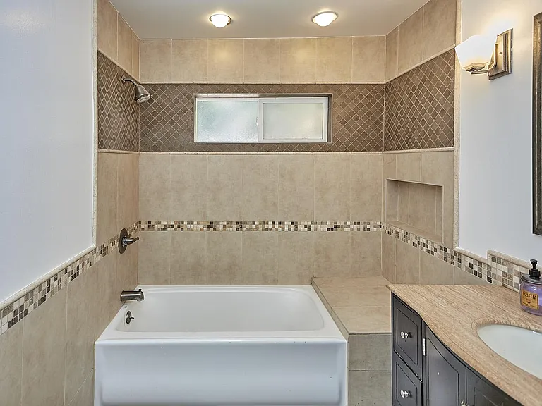 1603 Sargent Pl — Photo 16
