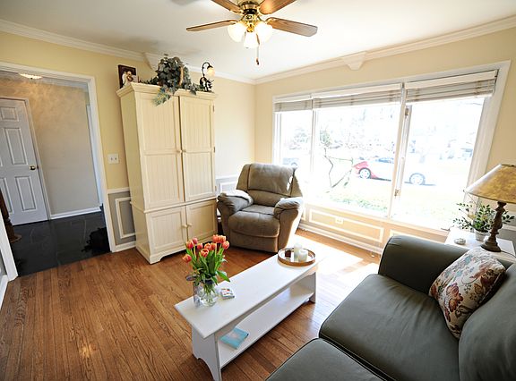 4th image of 2828 E Bel Aire Dr