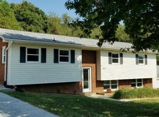 515 Pine Ridge Rd, Johnson City, TN 37601