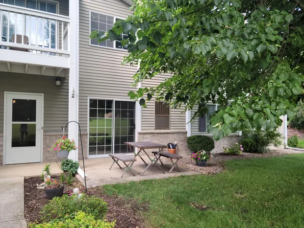 7123 Fieldview Dr, Racine, WI 53406