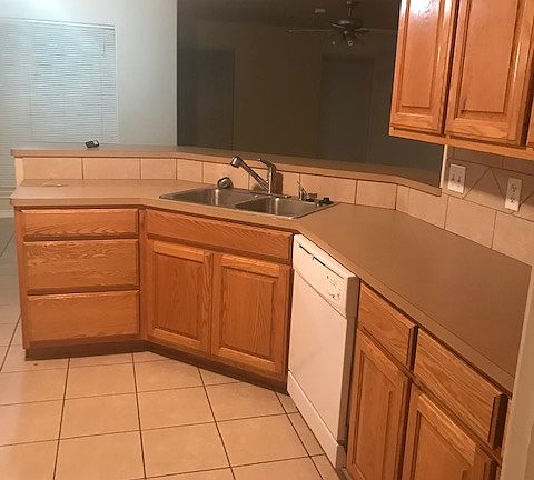 5th image of 107 W Greenbriar Dr
