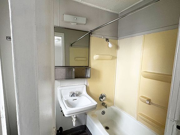 5th image of 332 Ludlow Ave #3405-314