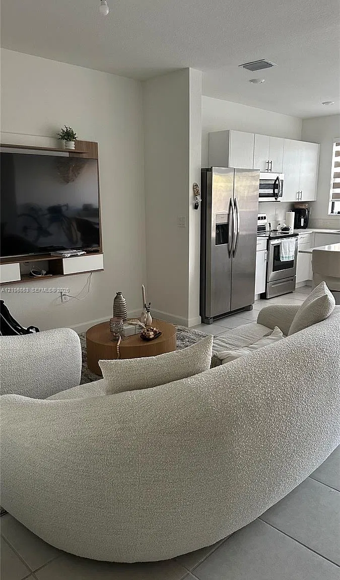 Kendall Assamblage South — Photo 2
