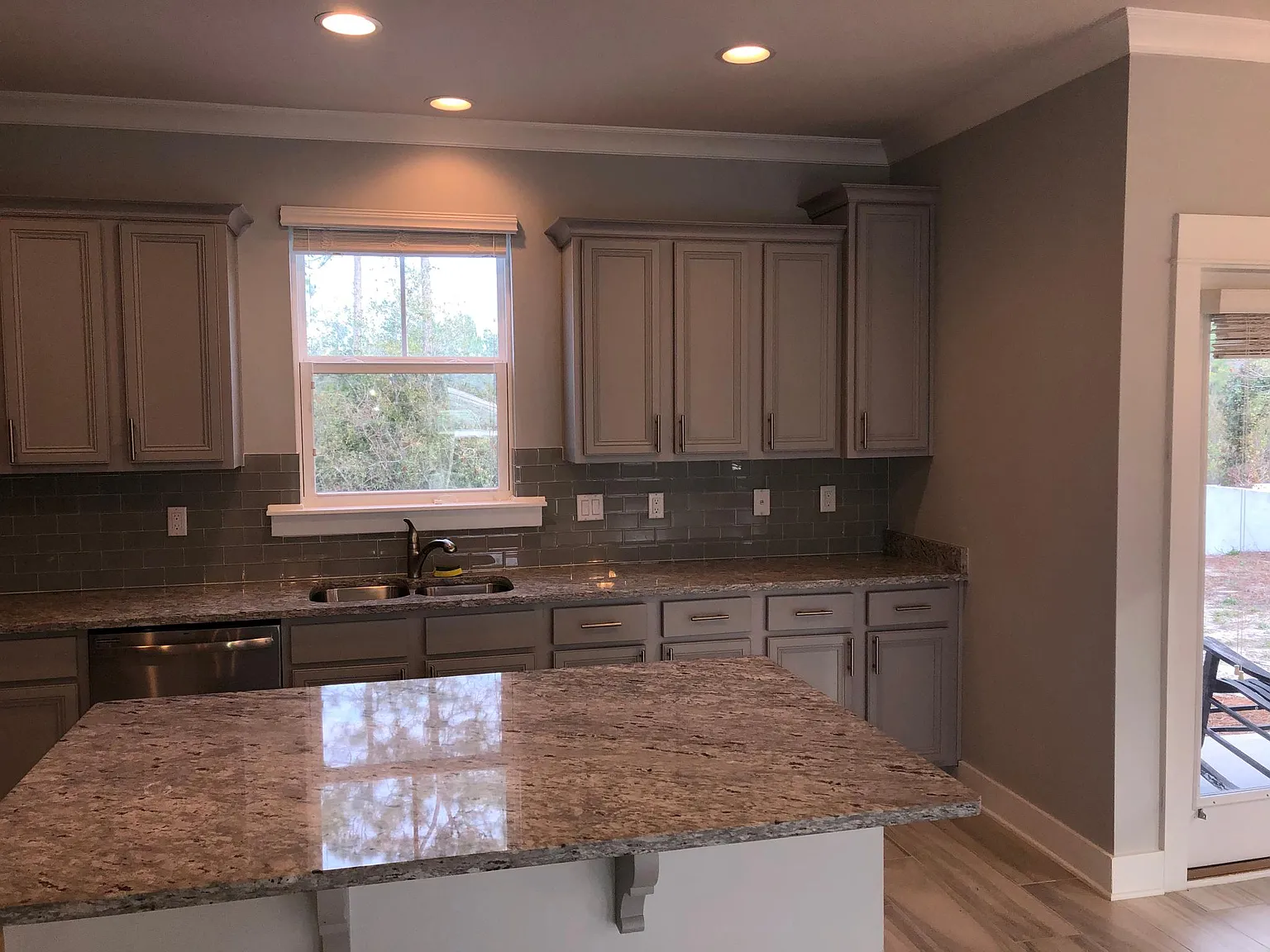 3 bed, 2.5 bath, 1705 sqft, $3,250 — Photo 3
