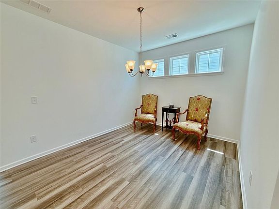 3rd image of 1810 Primrose Park Rd