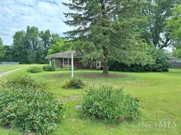 910 E Cherry St, Blanchester, OH 45107