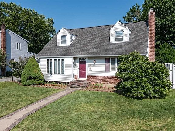 3rd image of 837 Stratford Dr